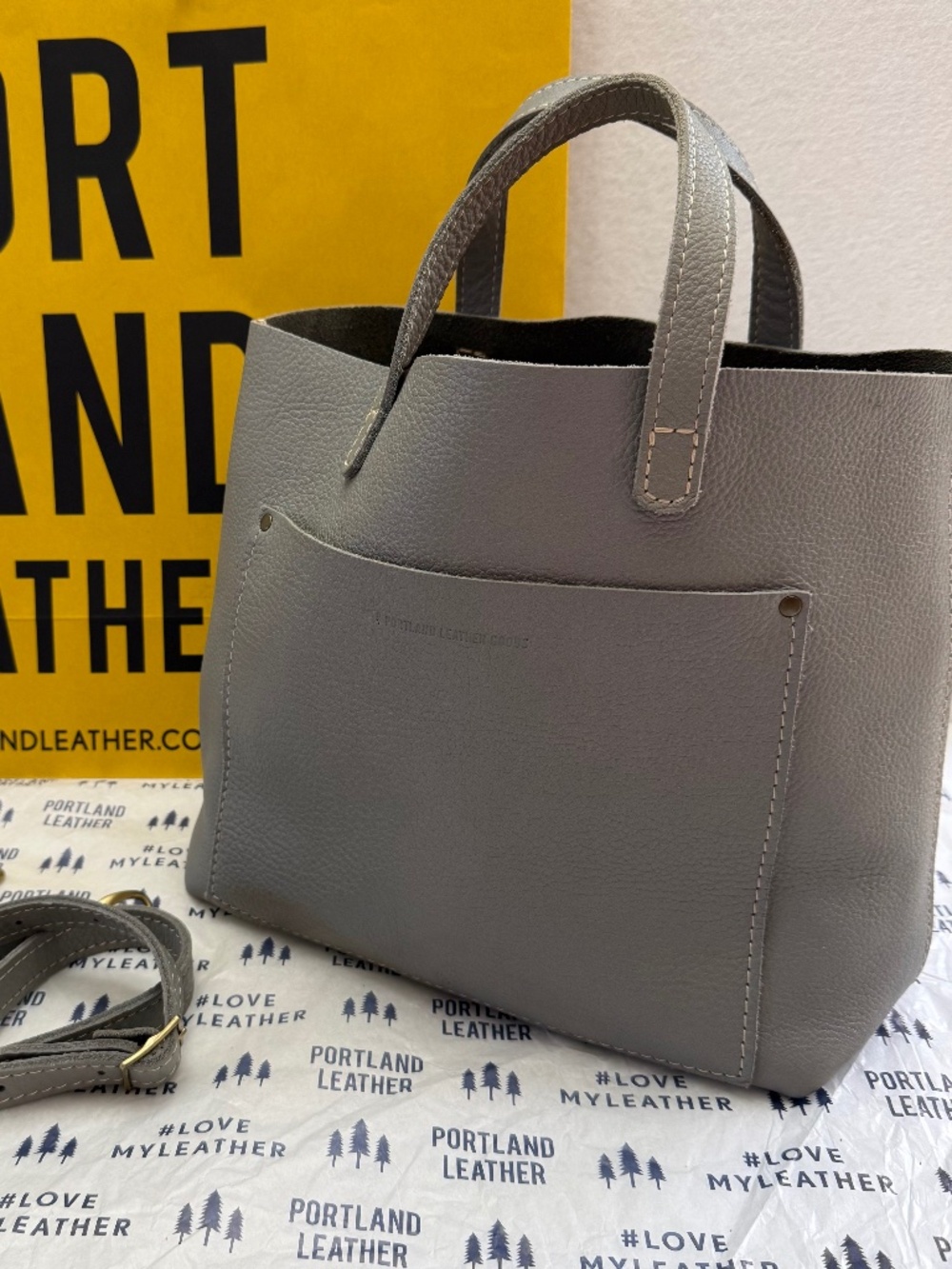 EUC Portland Leather Goods PLG Medium Crossbody Classic Tote in RARE Nimbus Gray